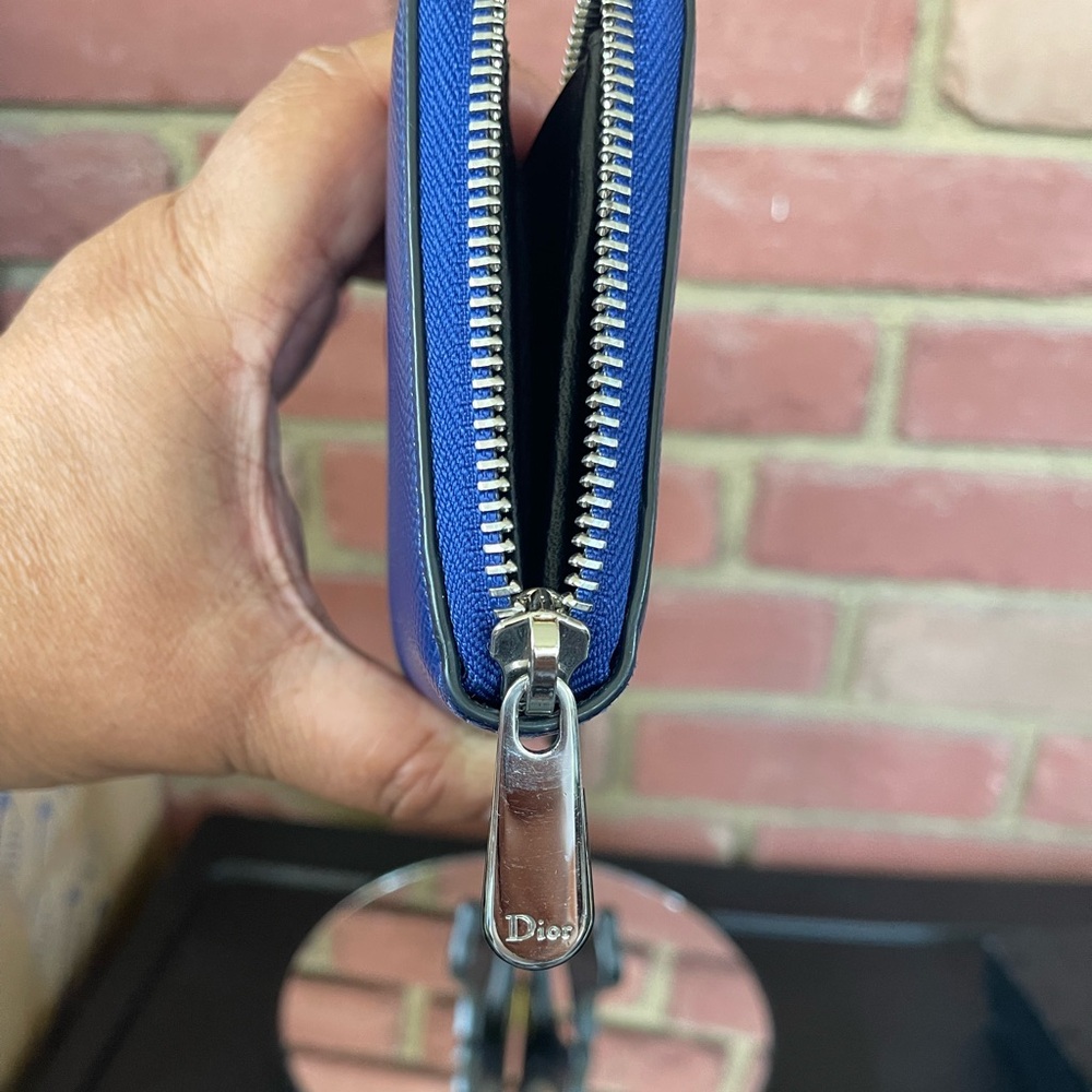 🔥Authentic🔥Christian Dior 🔥Blue 🔥leather🔥Zipper 🔥wallet 🔥 - Picture 8 of 9